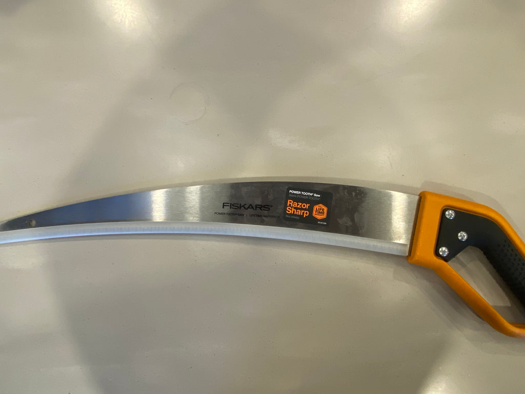 Scie à élaguer Fiskars 18” D-Handle – Robuste et efficace