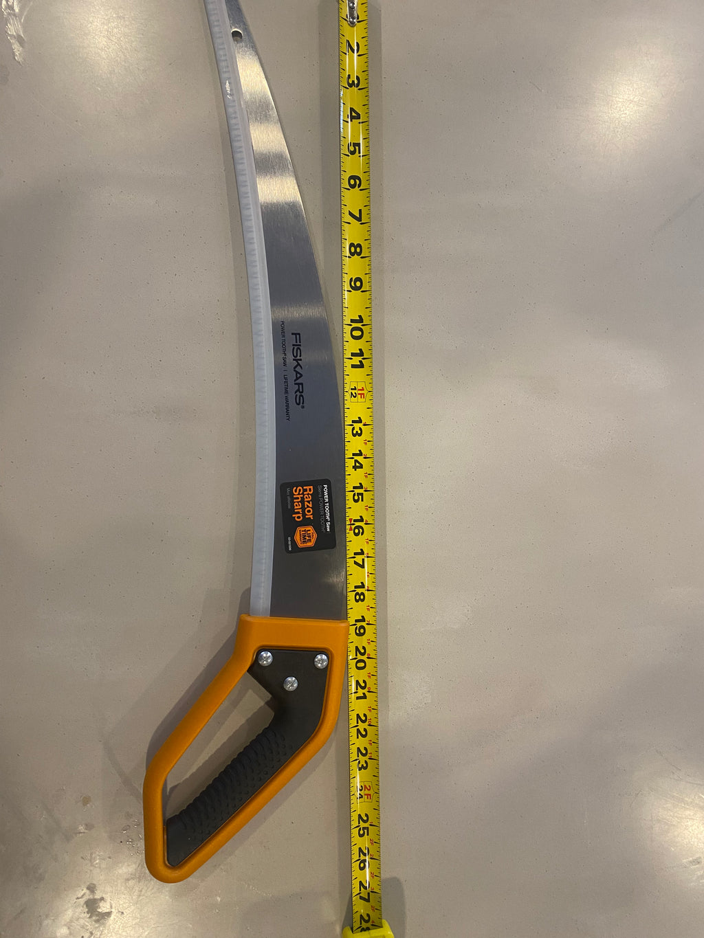 Scie à élaguer Fiskars 18” D-Handle – Robuste et efficace